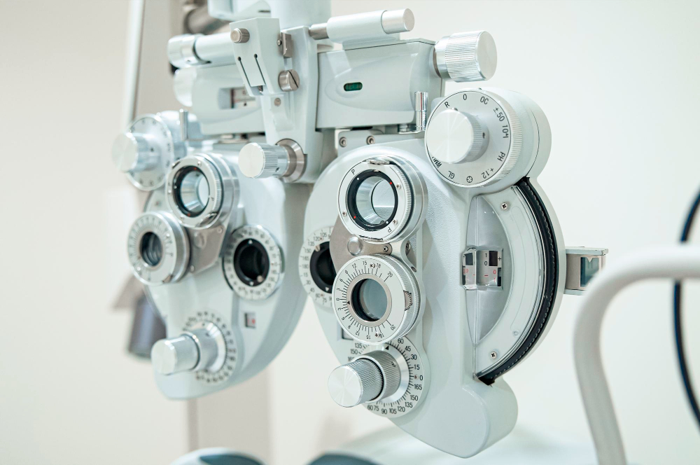 Biomicroscope-close-up-optical-device-vision-test